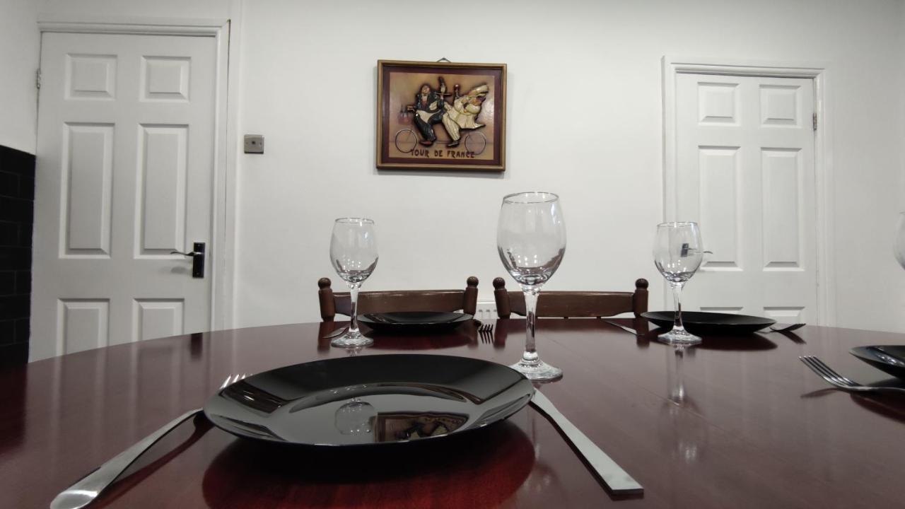 Lovely 2 Bedroom House Worsley Buitenkant foto