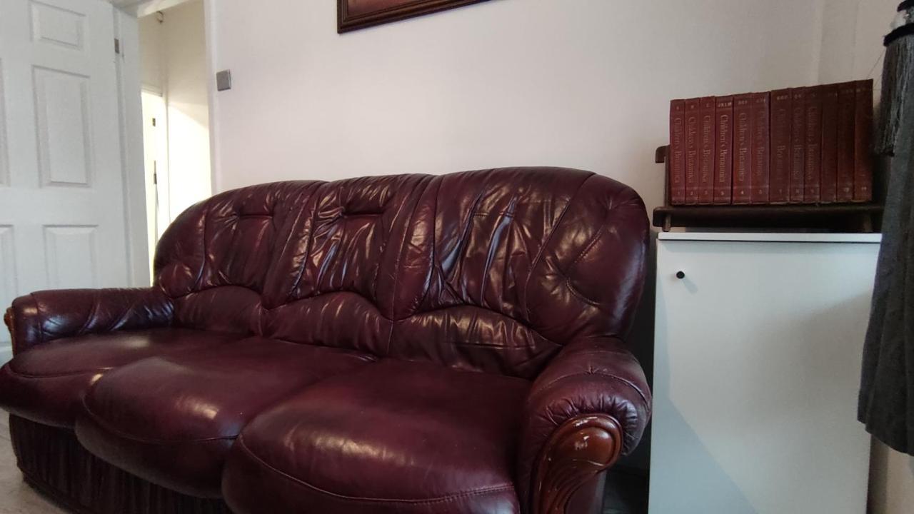 Lovely 2 Bedroom House Worsley Buitenkant foto